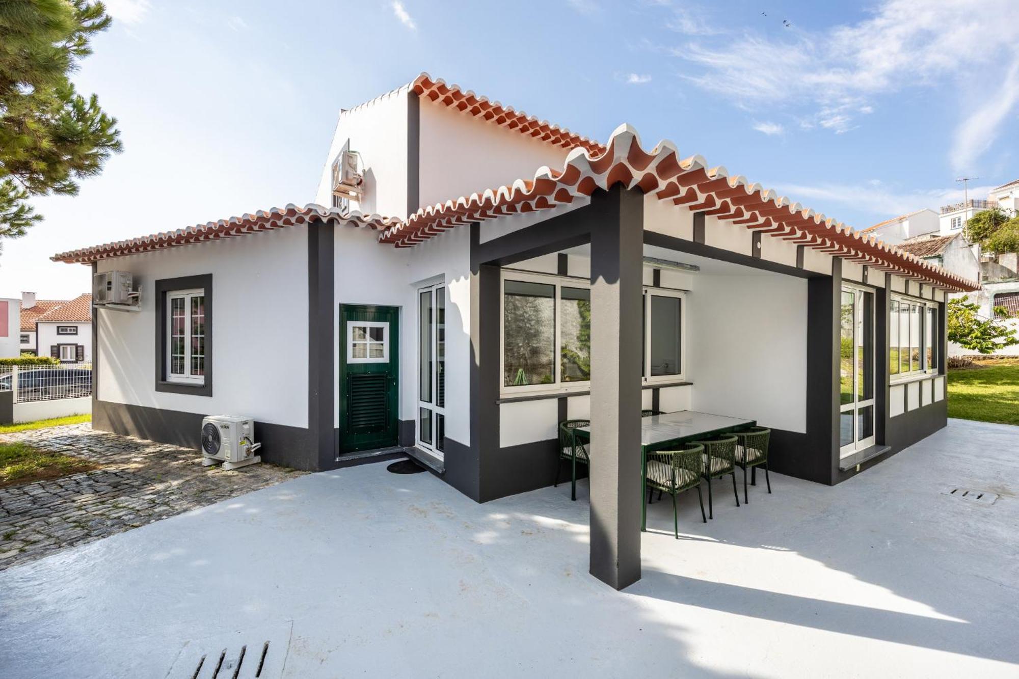 Angra Charming Suites By Seewest Angra do Heroísmo Eksteriør billede