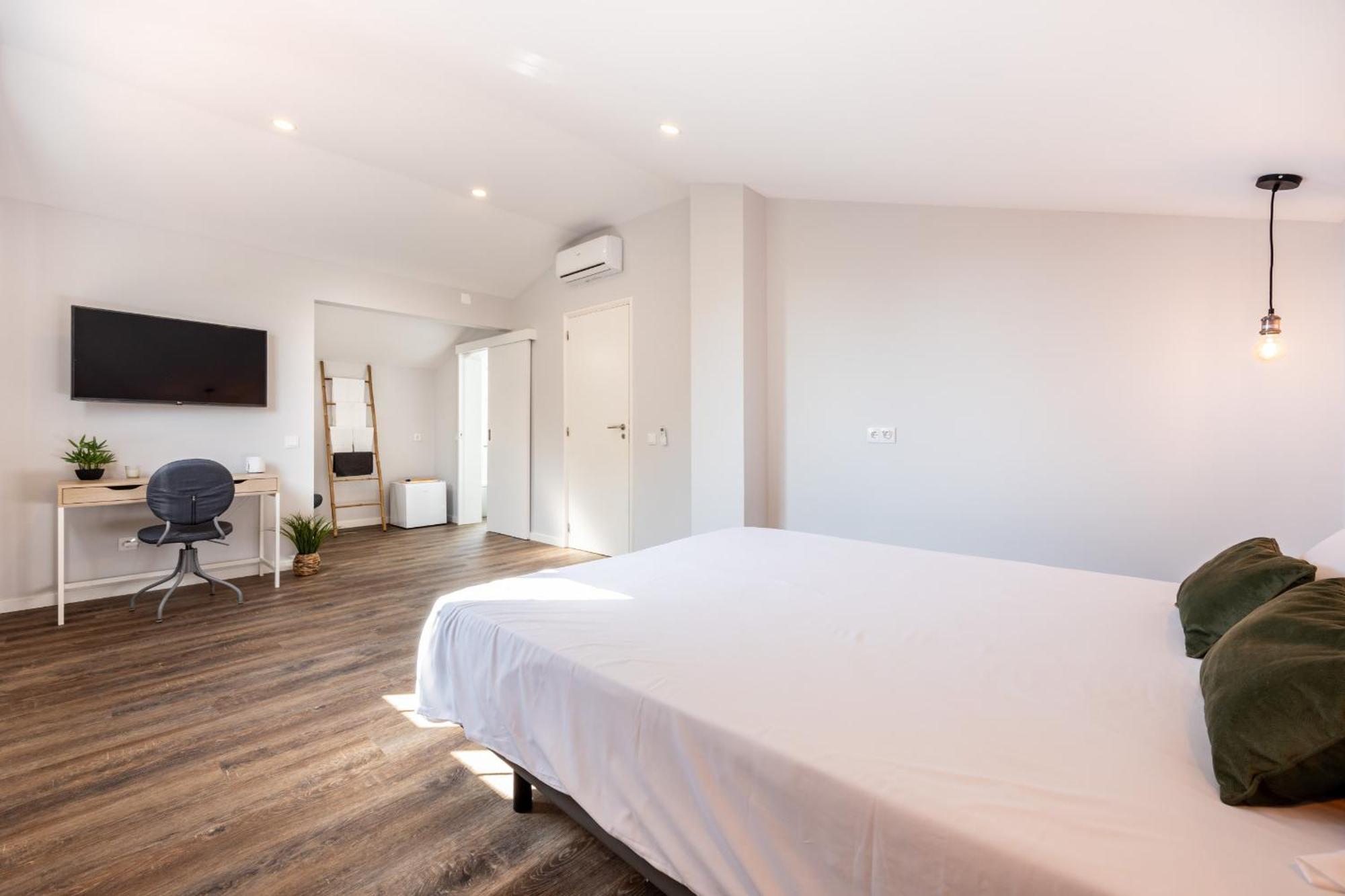 Angra Charming Suites By Seewest Angra do Heroísmo Eksteriør billede