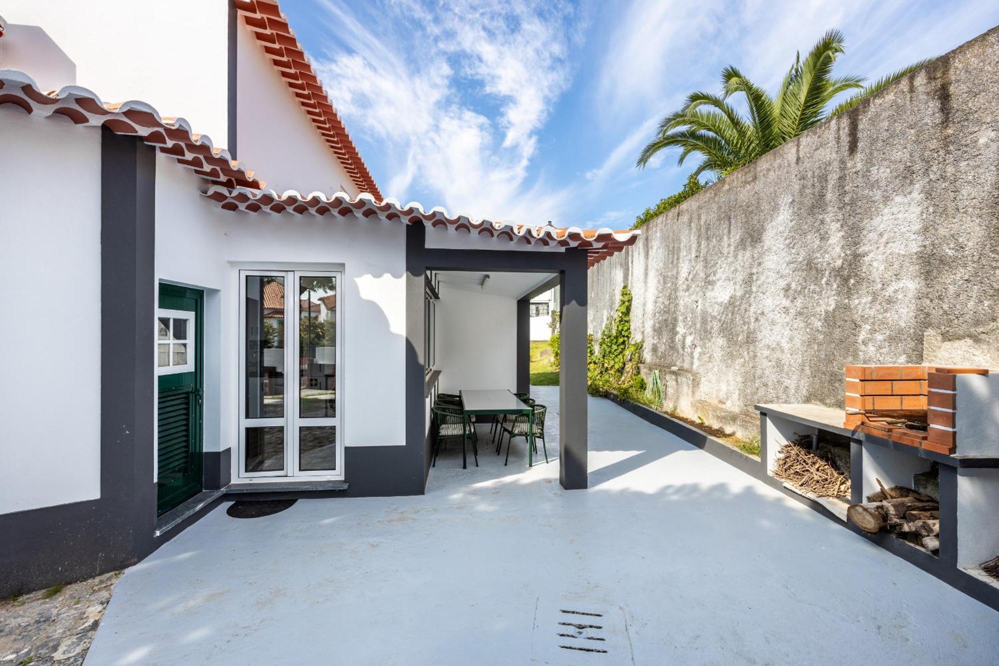 Angra Charming Suites By Seewest Angra do Heroísmo Eksteriør billede