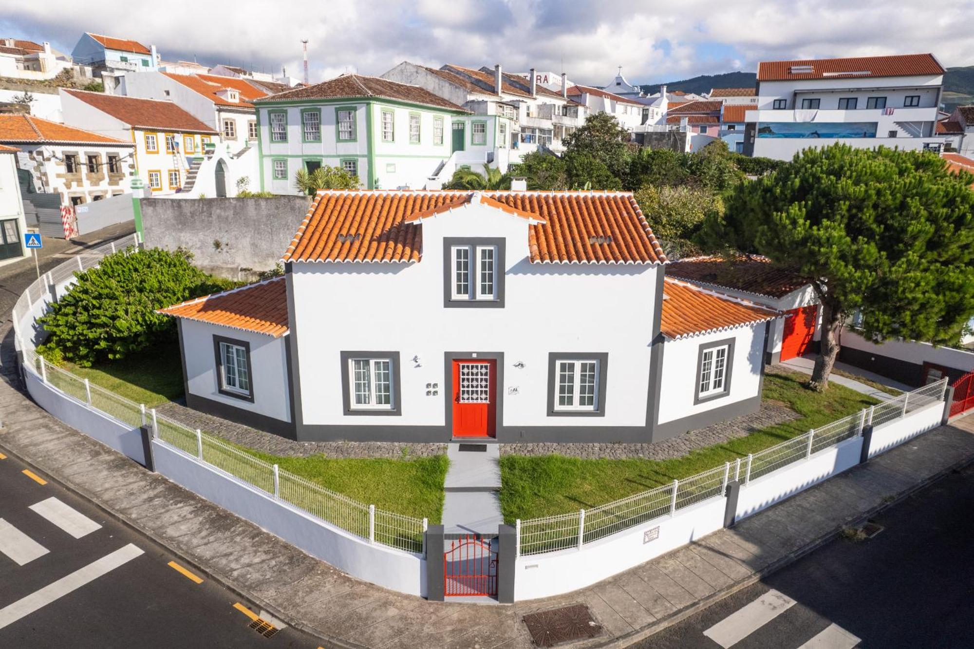 Angra Charming Suites By Seewest Angra do Heroísmo Eksteriør billede