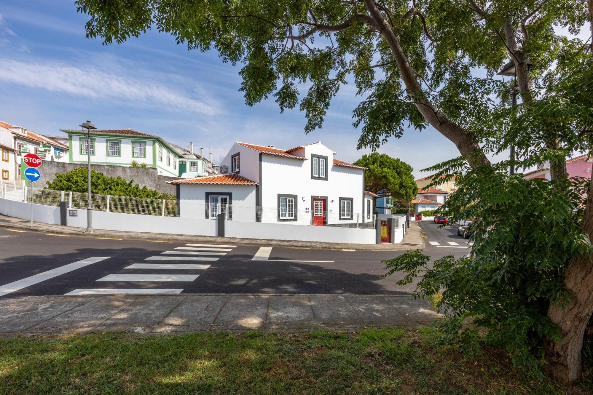 Angra Charming Suites By Seewest Angra do Heroísmo Eksteriør billede