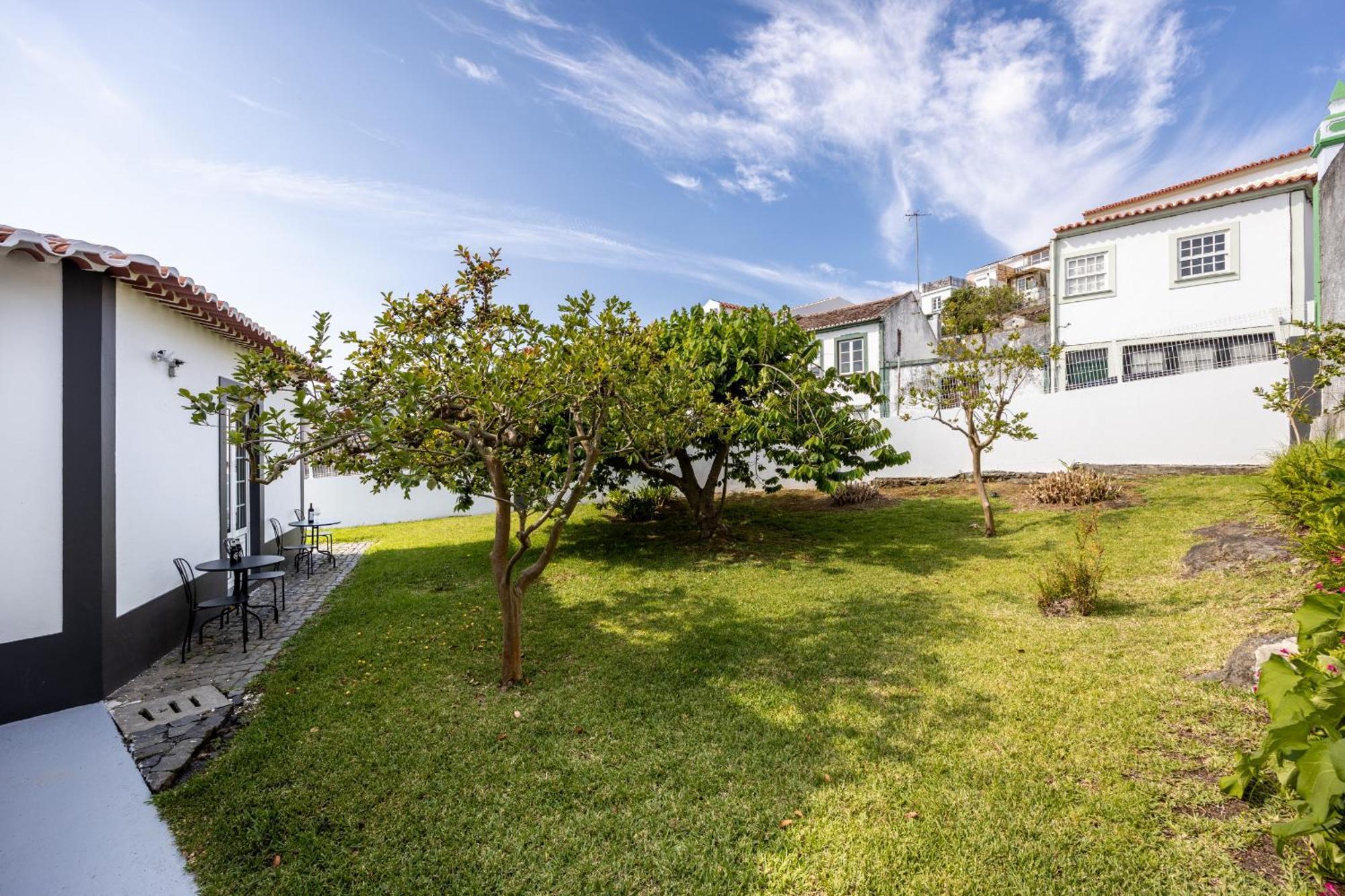 Angra Charming Suites By Seewest Angra do Heroísmo Eksteriør billede