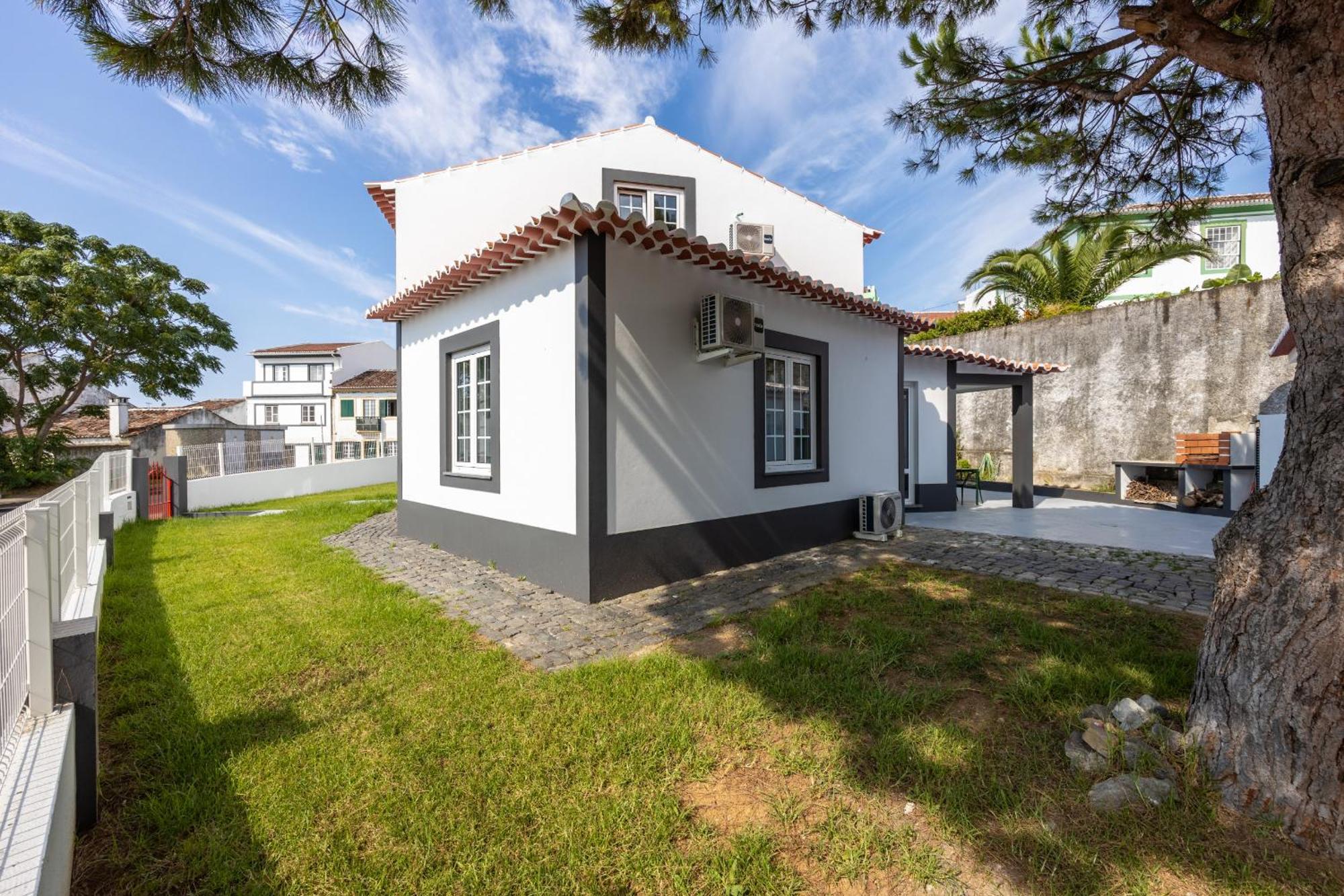 Angra Charming Suites By Seewest Angra do Heroísmo Eksteriør billede