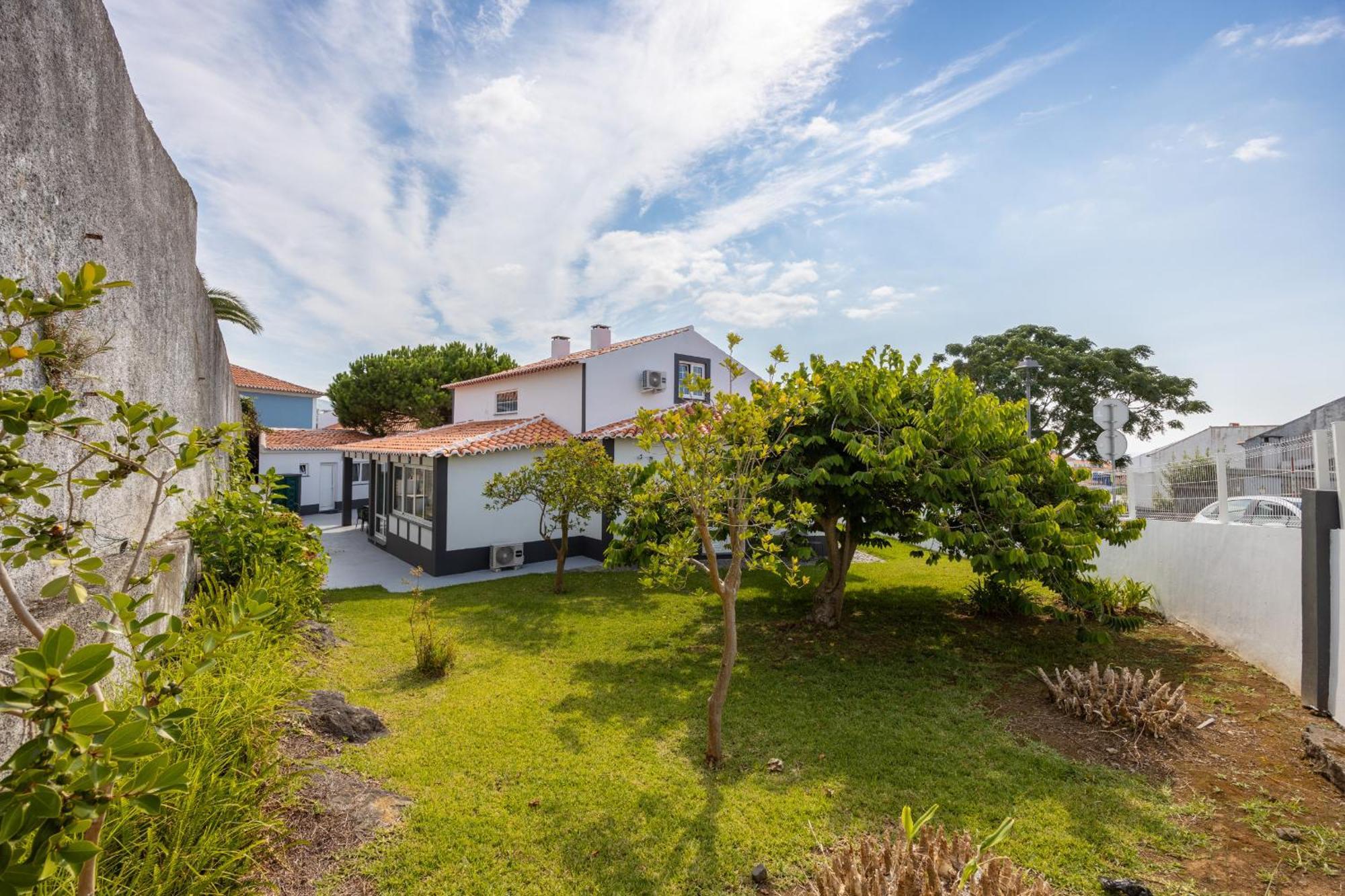 Angra Charming Suites By Seewest Angra do Heroísmo Eksteriør billede